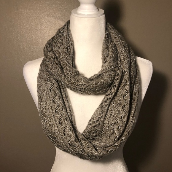 CHARLIE Paige infinity scarf gray with a shimmer - Picture 7 of 8